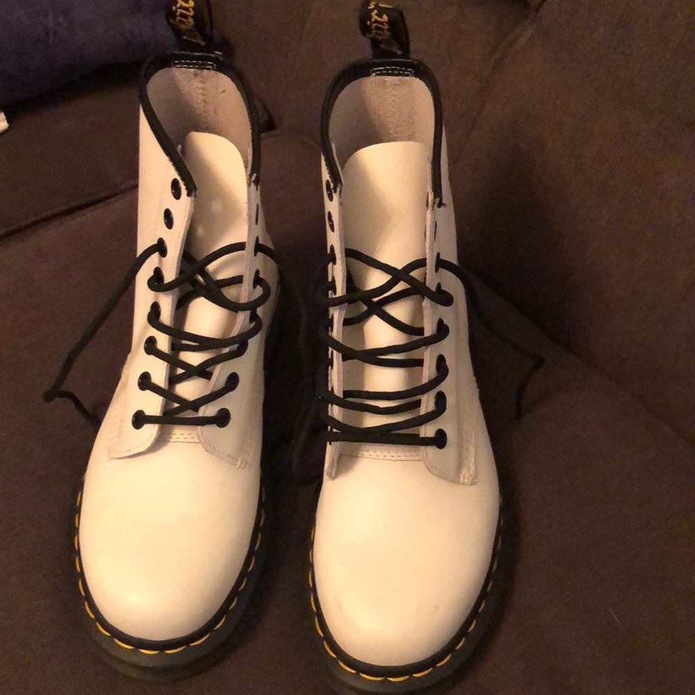 White docs! Like new!